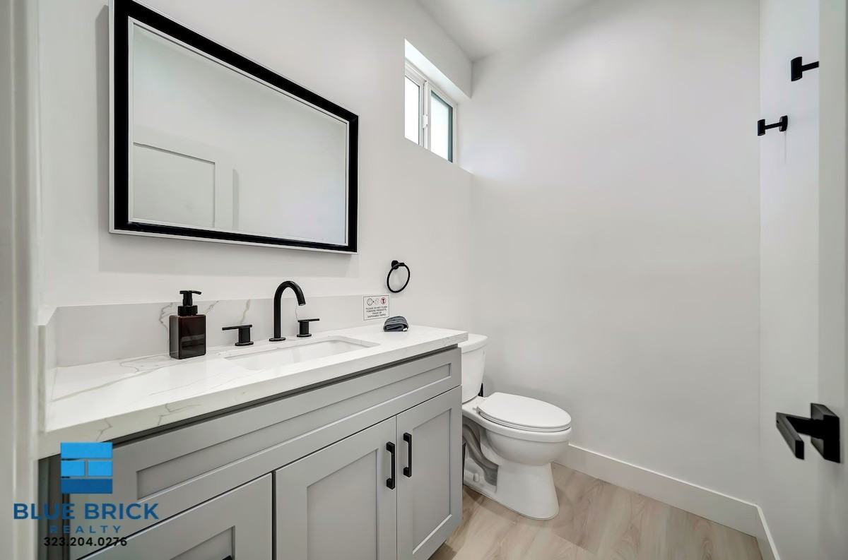 5841 Vanalden Ave - Photo 7 of 31