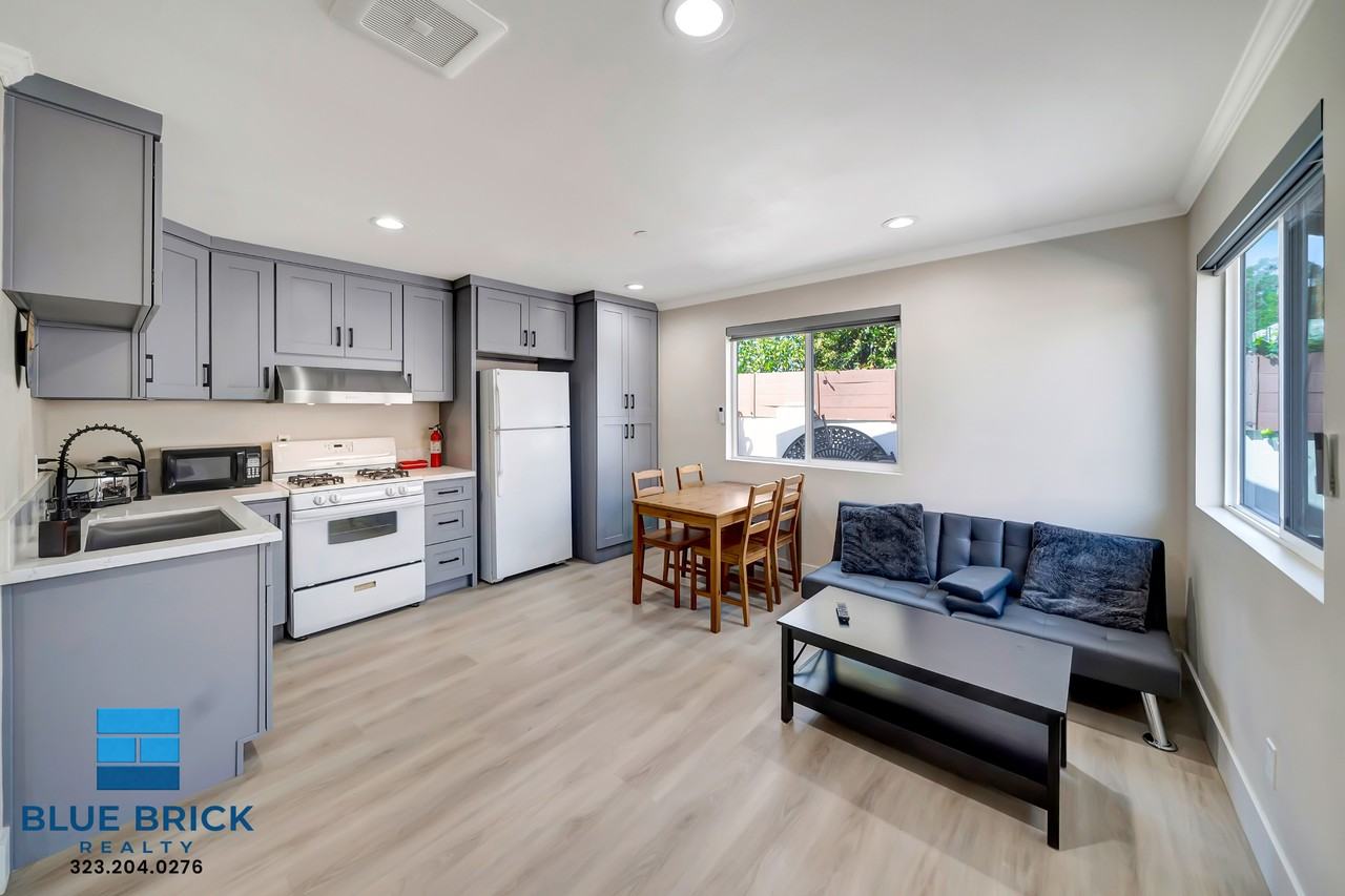 5843 Vanalden Ave - Photo 4 of 19