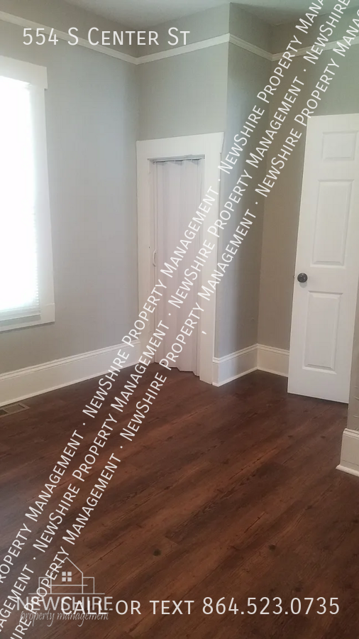 554 S Center St - Photo 4 of 18