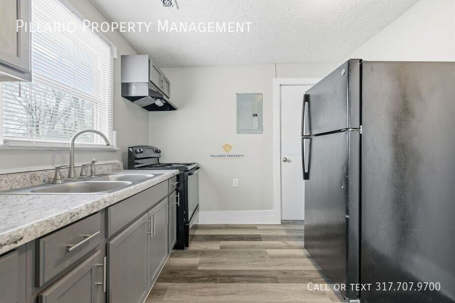 1210 S Sheffield Ave - Photo 3 of 18