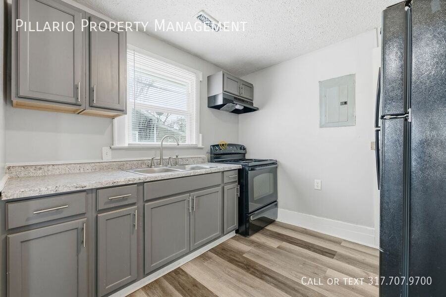 1210 S Sheffield Ave - Photo 4 of 18