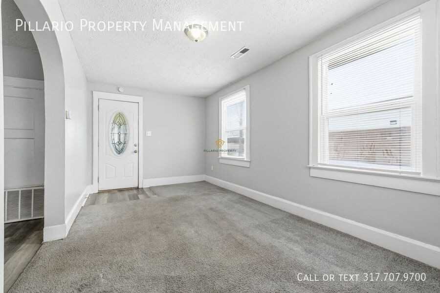 1210 S Sheffield Ave - Photo 6 of 18