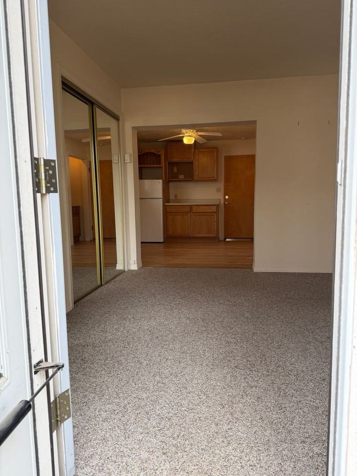 2910 Junction St - Photo 3 of 13