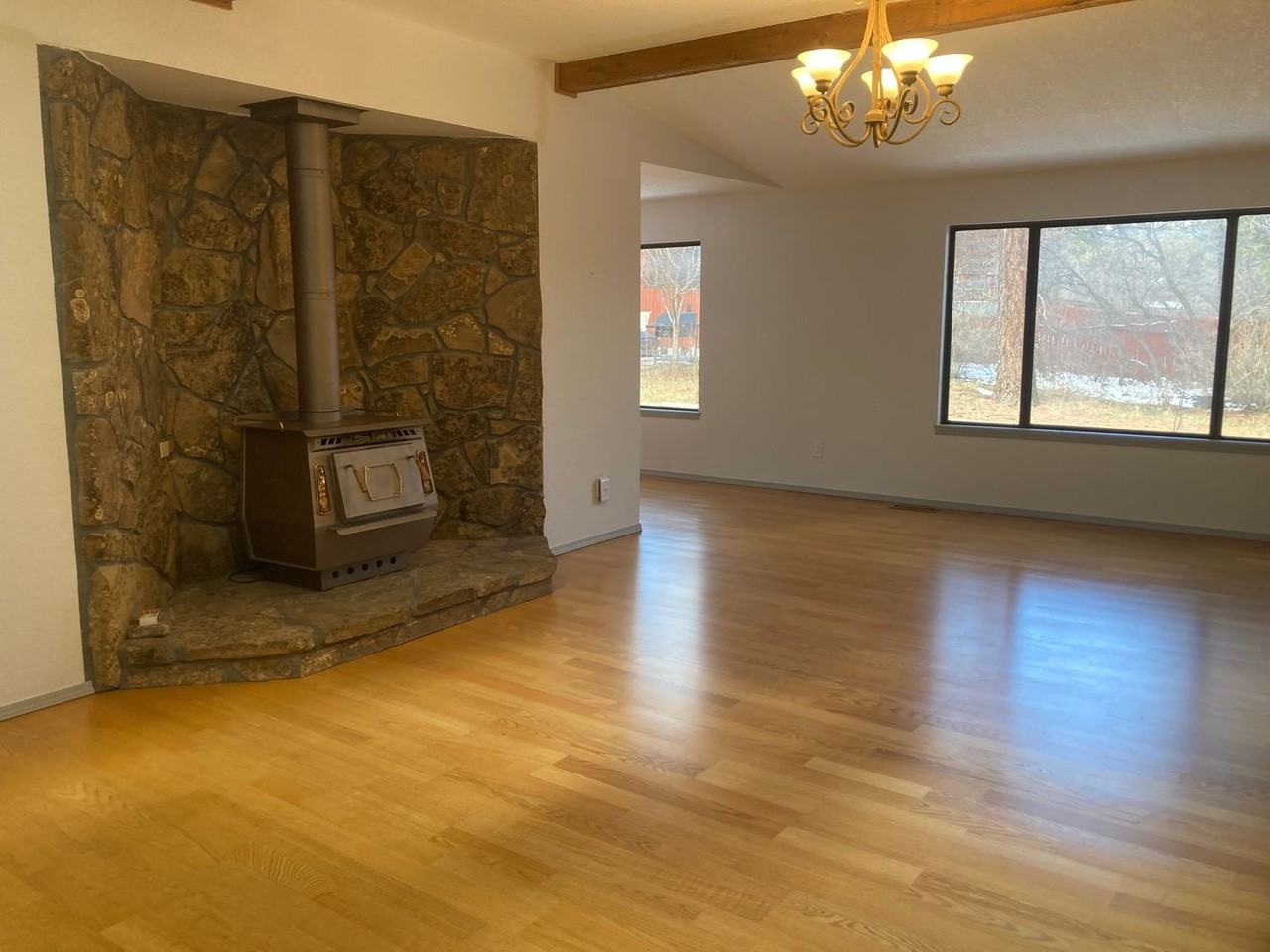 405 Fir Dr - Photo 4 of 28