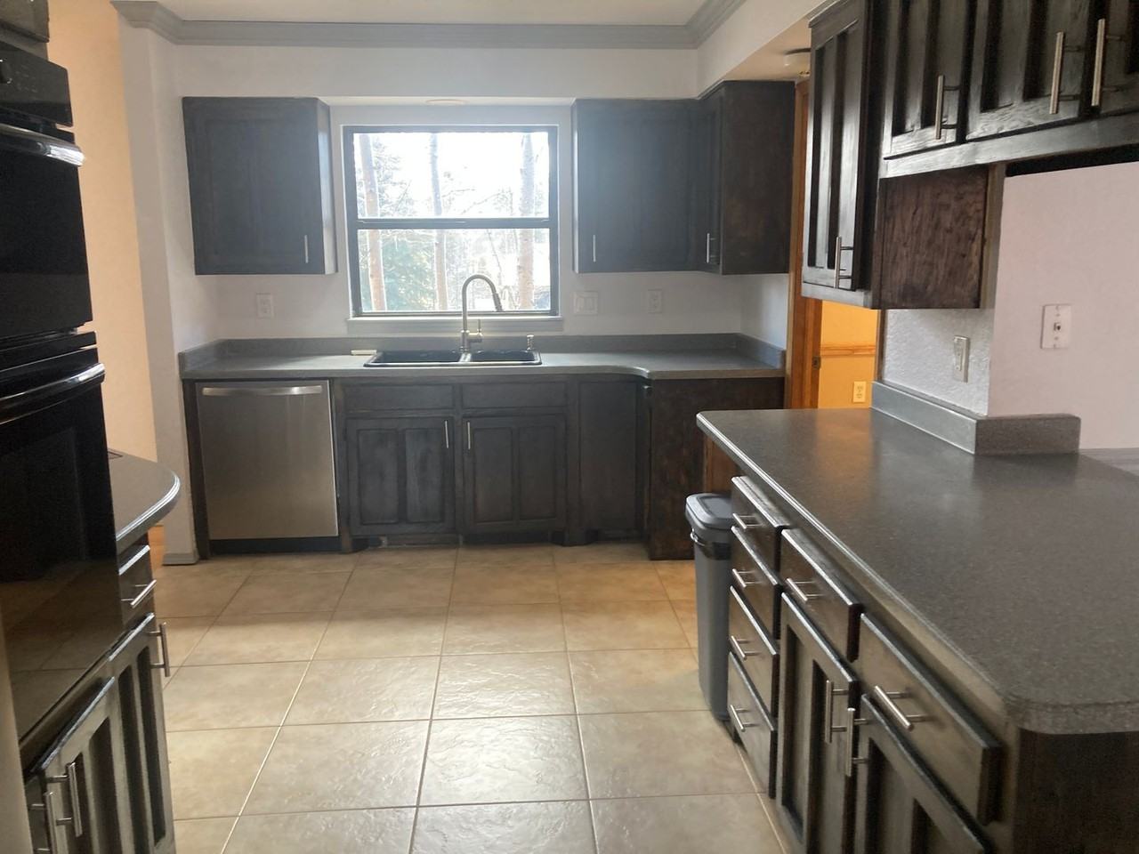 405 Fir Dr - Photo 7 of 28