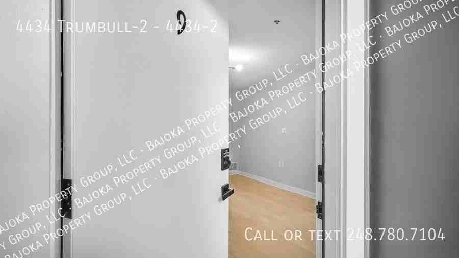 4434 Trumbull-2 #4434-2 - Photo 2 of 28