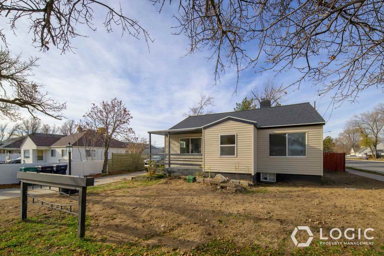 7808 S 1000 E - Photo 2 of 20