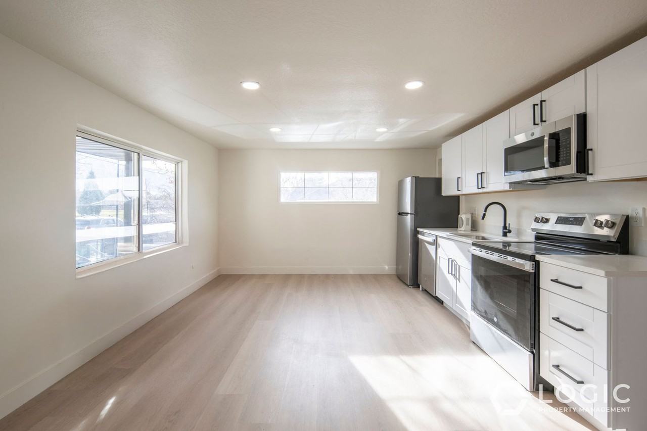 7808 S 1000 E - Photo 7 of 20