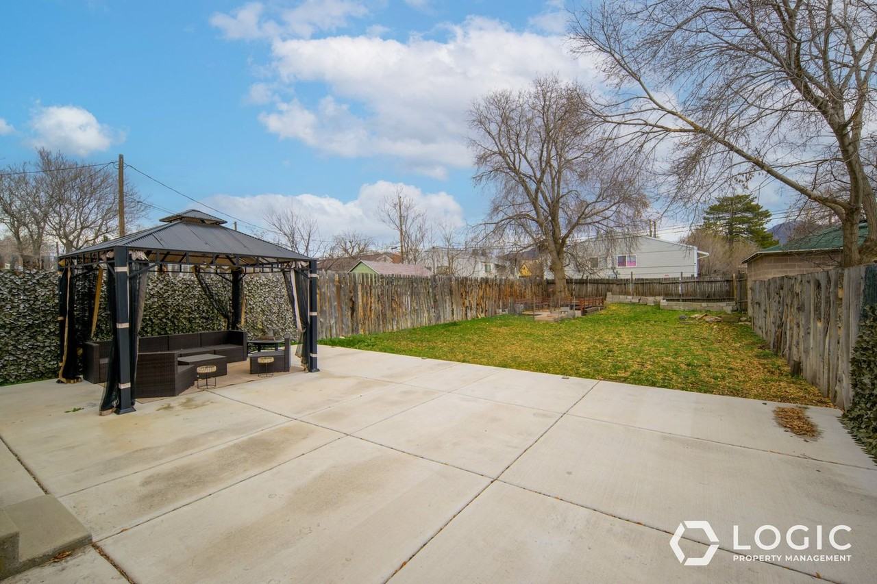 2347 S Green St - Photo 3 of 21