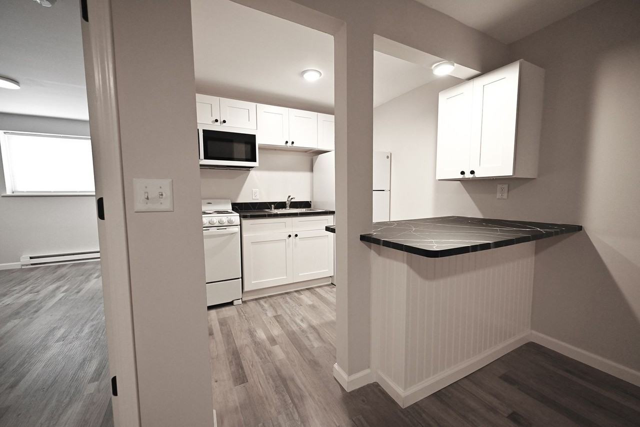 227 Hillside Cir #5 - Photo 4 of 16