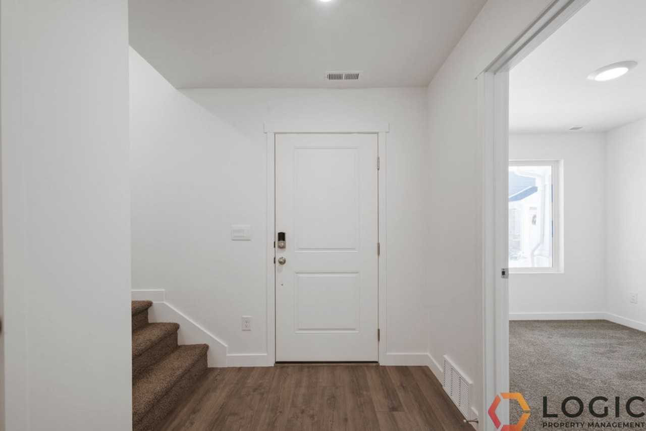 3948 N Eagle Point Ln - Photo 3 of 23