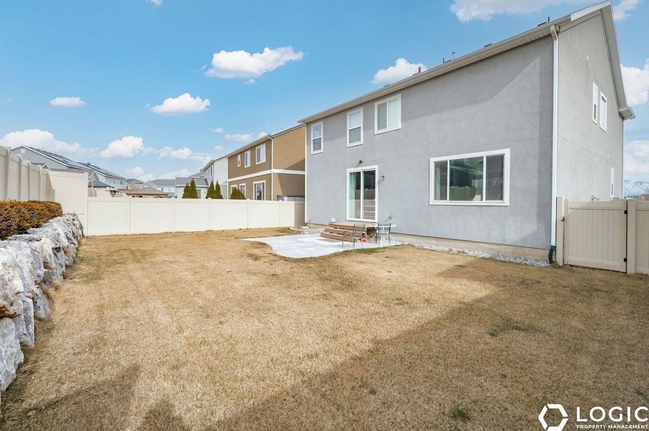 12092 S Tower Arch Ln - Photo 2 of 21
