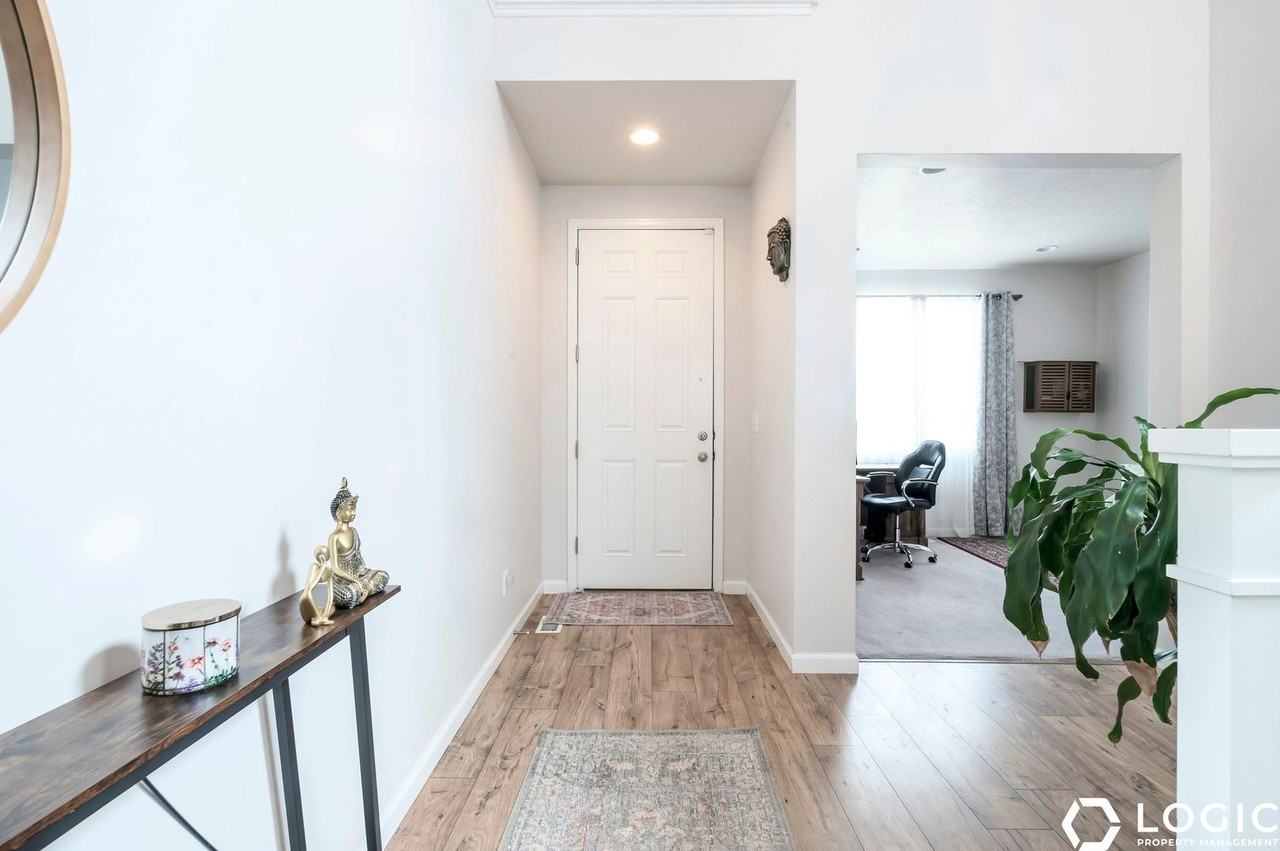 12092 S Tower Arch Ln - Photo 3 of 21