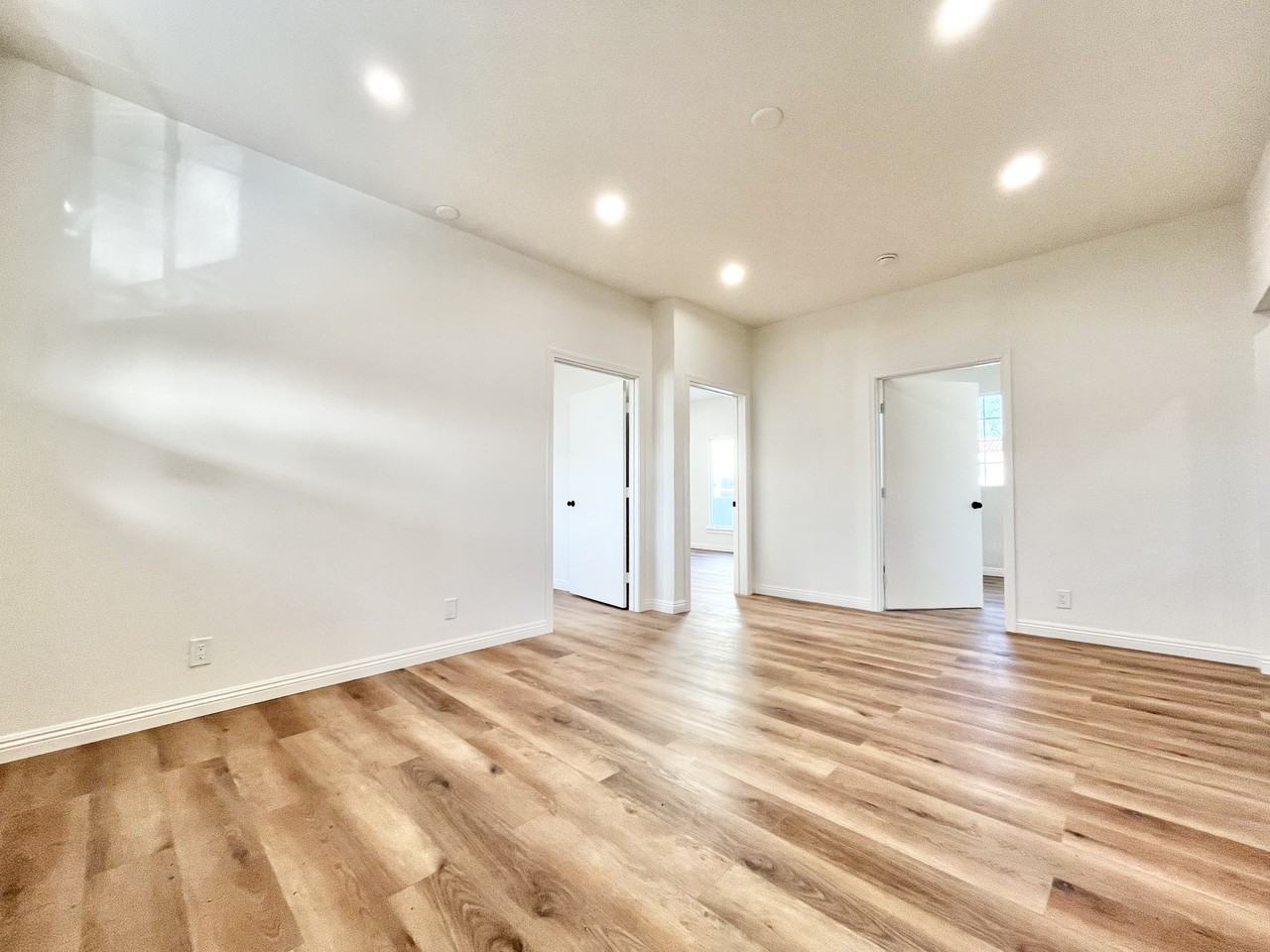 1034 1/2 S Fairfax Ave #1 - Photo 2 of 19