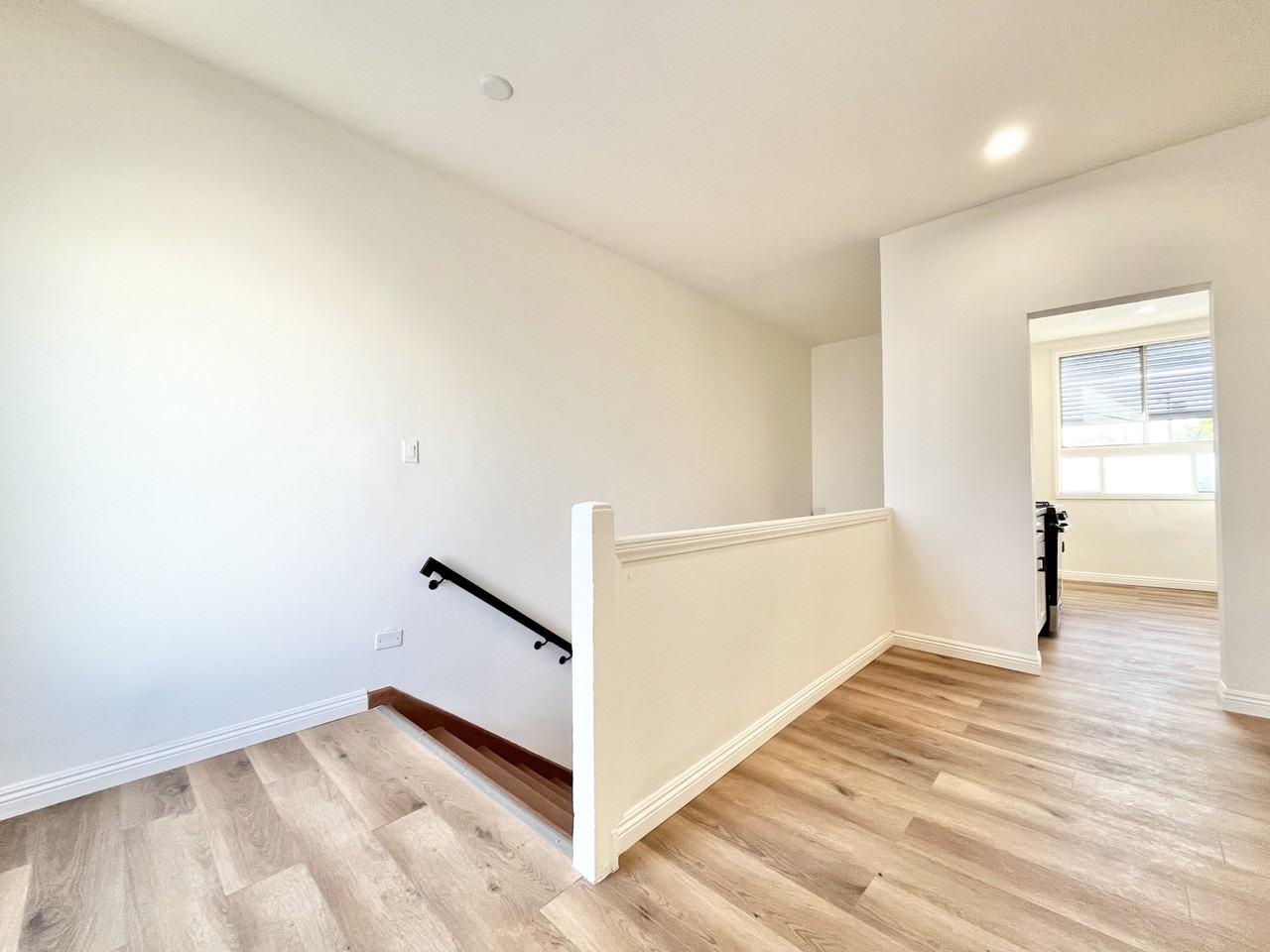 1034 1/2 S Fairfax Ave #1 - Photo 3 of 19