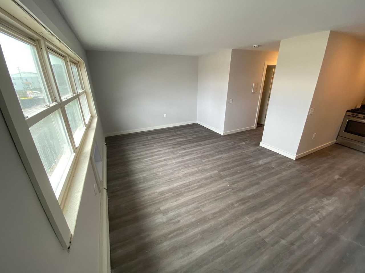 220 4th Ave - Photo 5 of 14