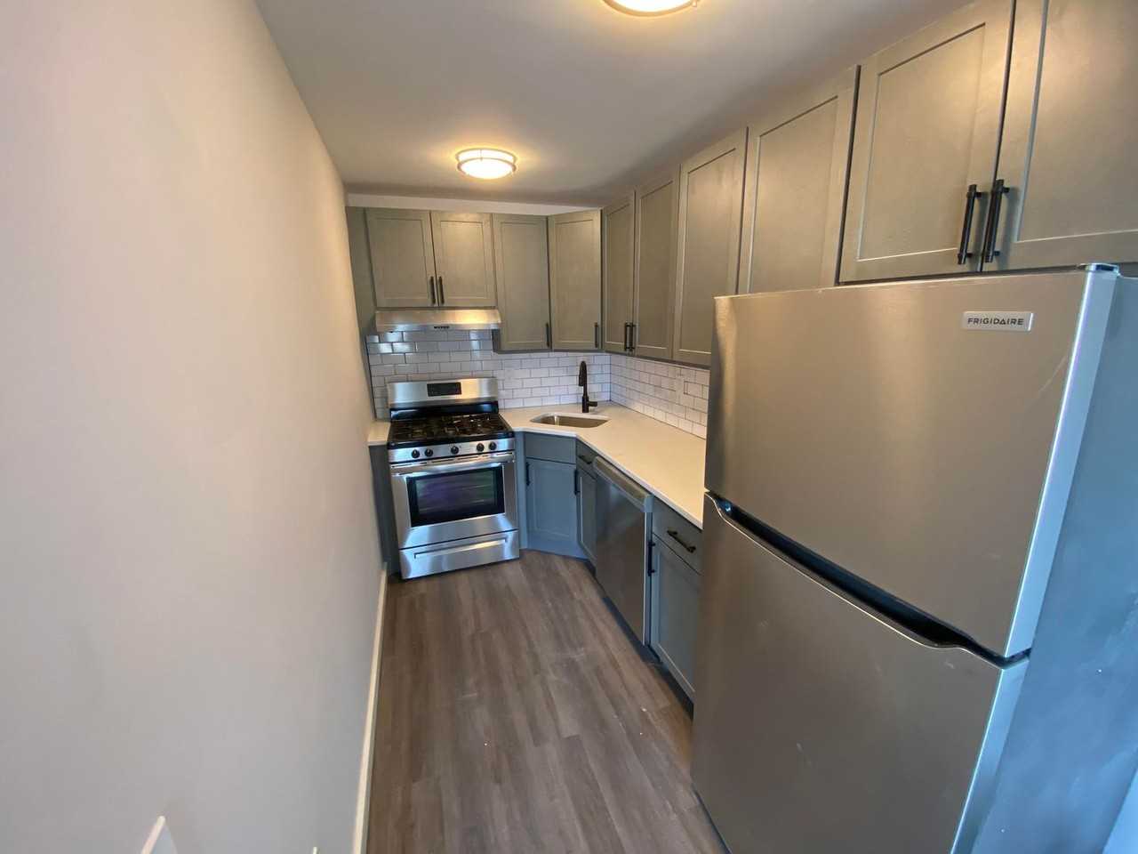 220 4th Ave - Photo 6 of 14