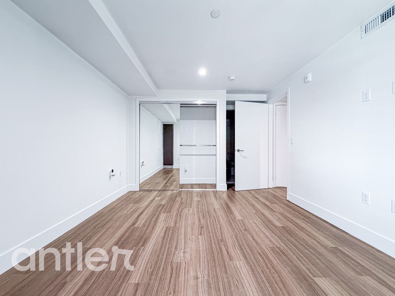 1538 Purdue Ave #404 - Photo 7 of 25