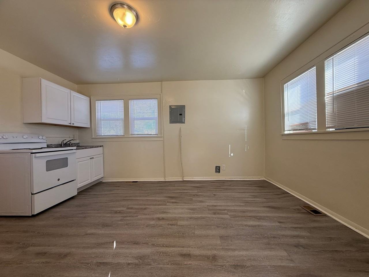 626 E Hills Rd #626 - Photo 4 of 8