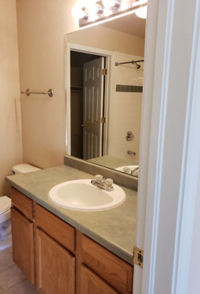 3011 Mandalay Grv #7 - Photo 4 of 6