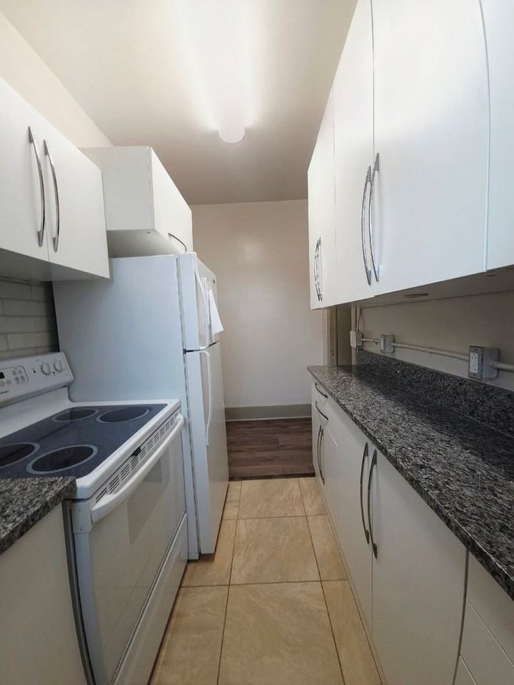 1000 Carteret Ave #3 - Photo 3 of 32