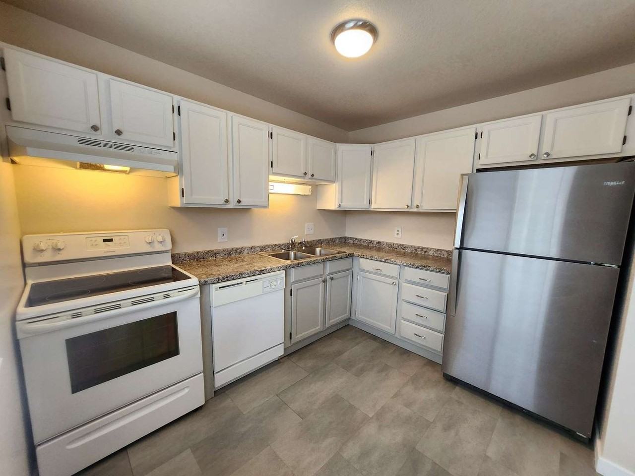 3475 Cochran Dr #A - Photo 4 of 15