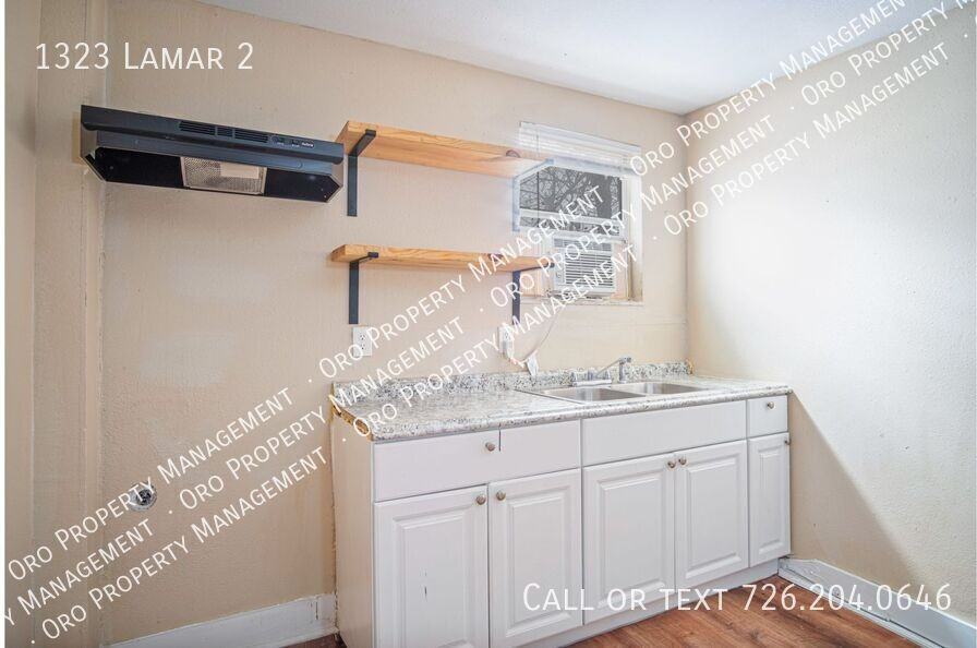 1323 Lamar 2 - Photo 3 of 9