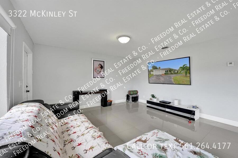 3322 Mckinley St - Photo 3 of 11