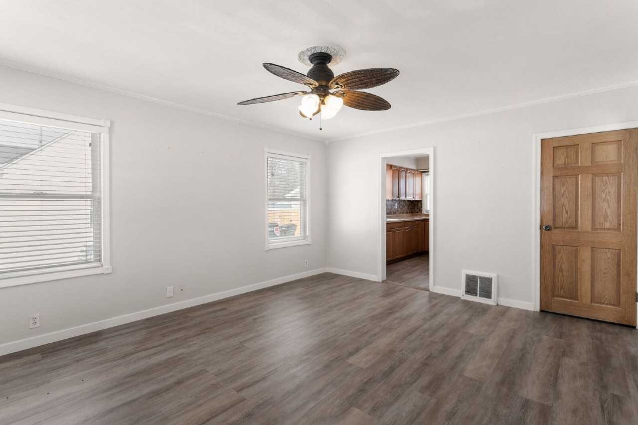 724 Northwood Dr - Photo 3 of 21