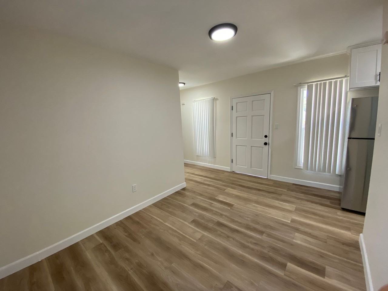 1645 W Adams Blvd - Photo 3 of 16