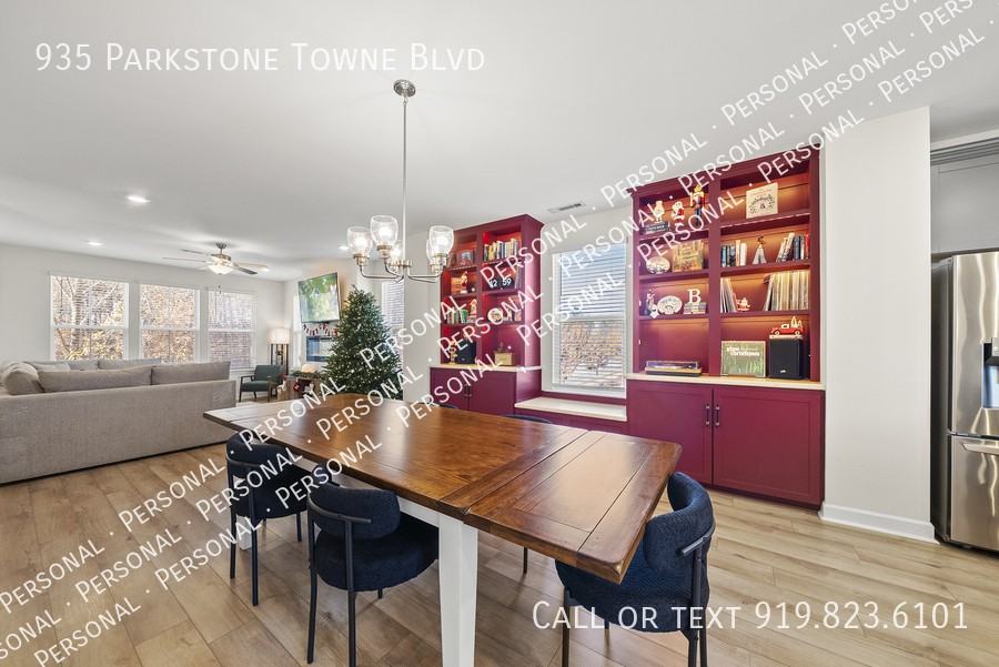 935 Parkstone Towne Blvd - Photo 4 of 39