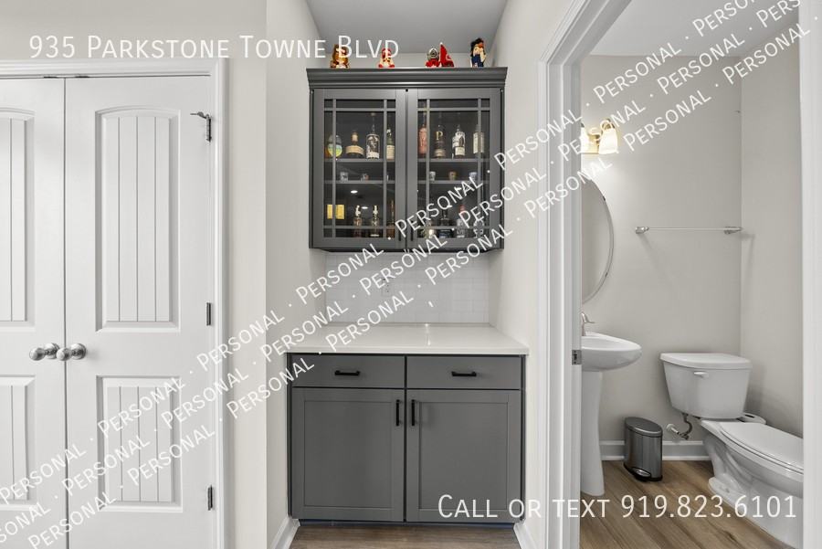 935 Parkstone Towne Blvd - Photo 6 of 39