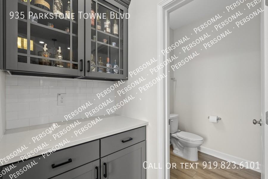 935 Parkstone Towne Blvd - Photo 7 of 39