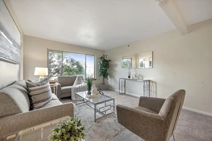 2435 Rowntree Way - Photo 3 of 15