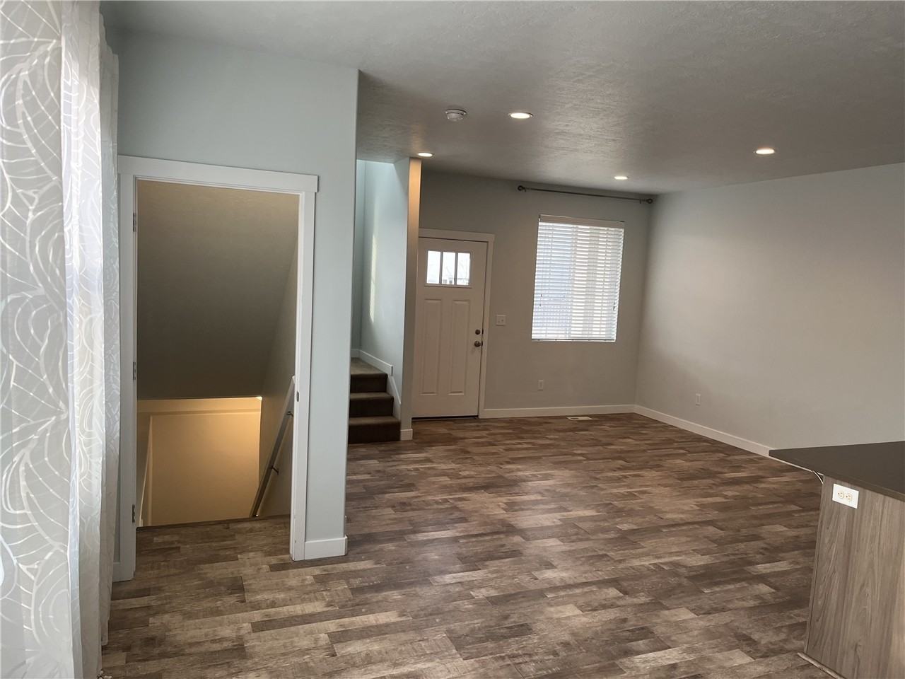 14940 S Emerald Pools Ln - Photo 3 of 19