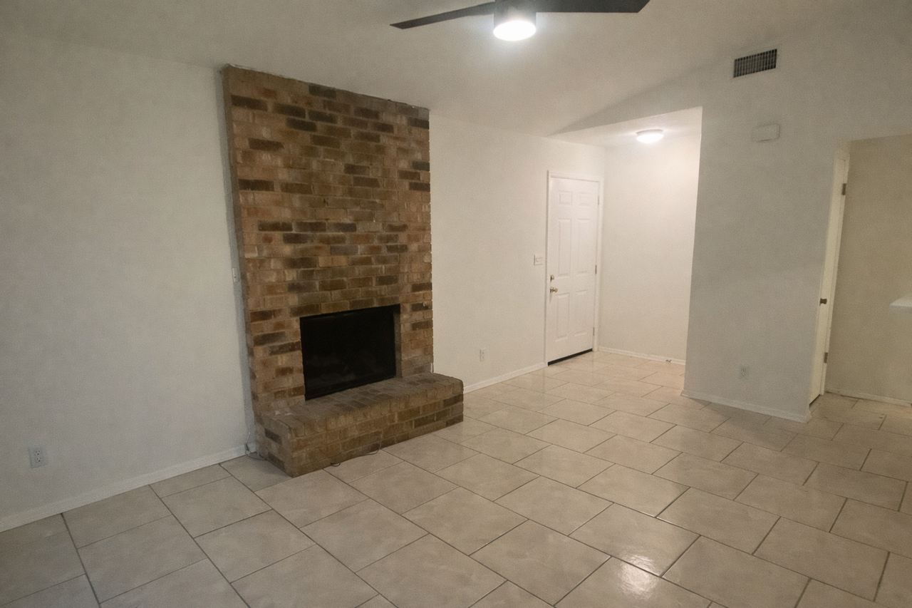 1016 Fieldwood Dr - Photo 2 of 9