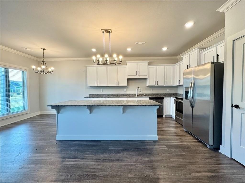 832 Ne Heights Ln - Photo 6 of 34