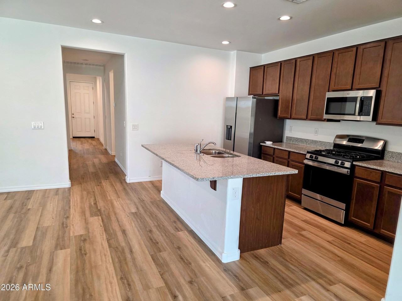 6736 W Discovery Dr - Photo 4 of 14