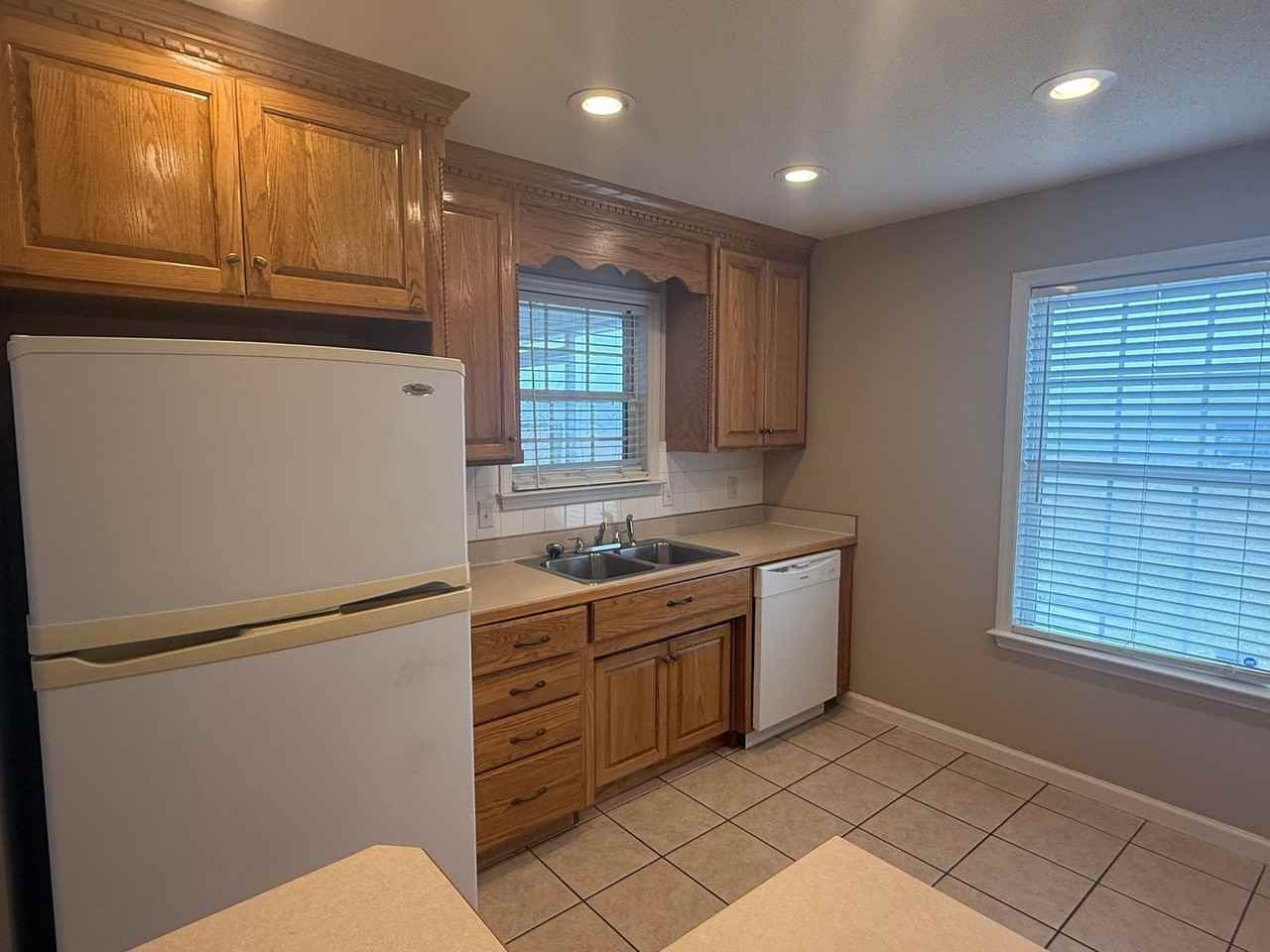 96 Oak St - Photo 5 of 15