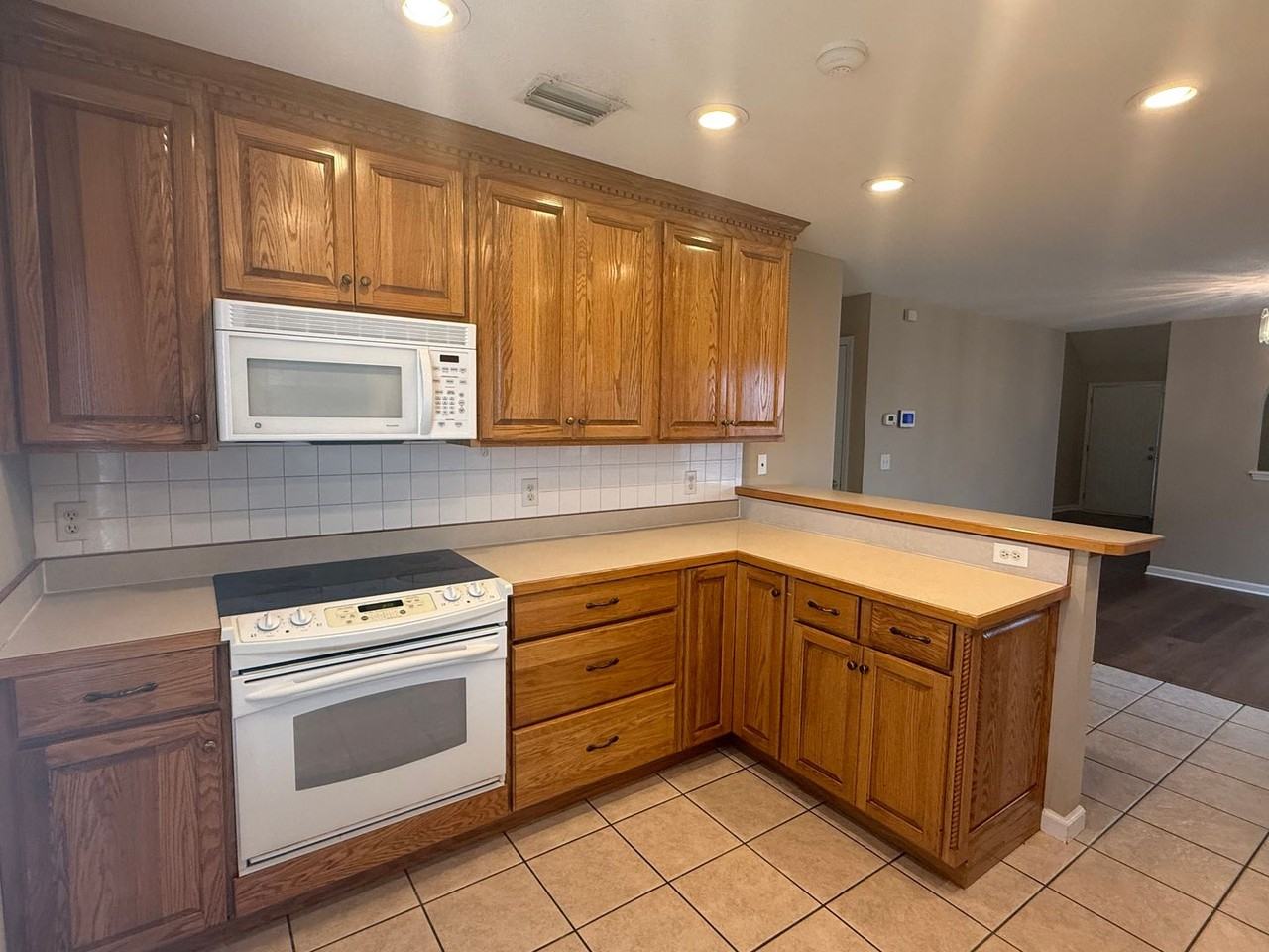 96 Oak St - Photo 6 of 15