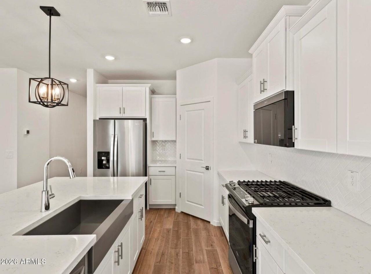 15887 W Cottontail Ln - Photo 2 of 6