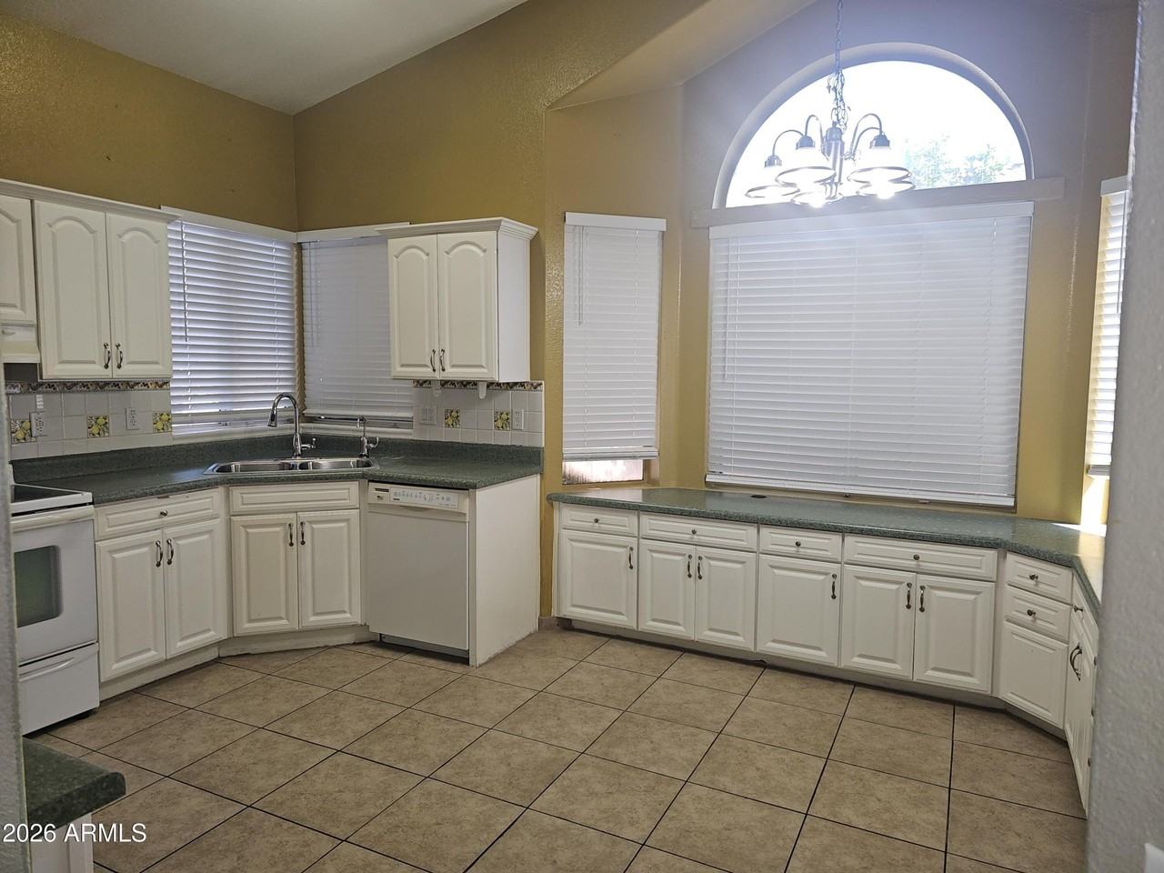 5045 W Topeka Dr - Photo 6 of 15