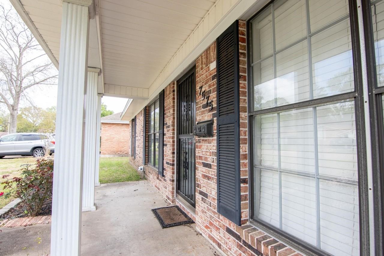 7575 Chelsea Pl - Photo 3 of 28