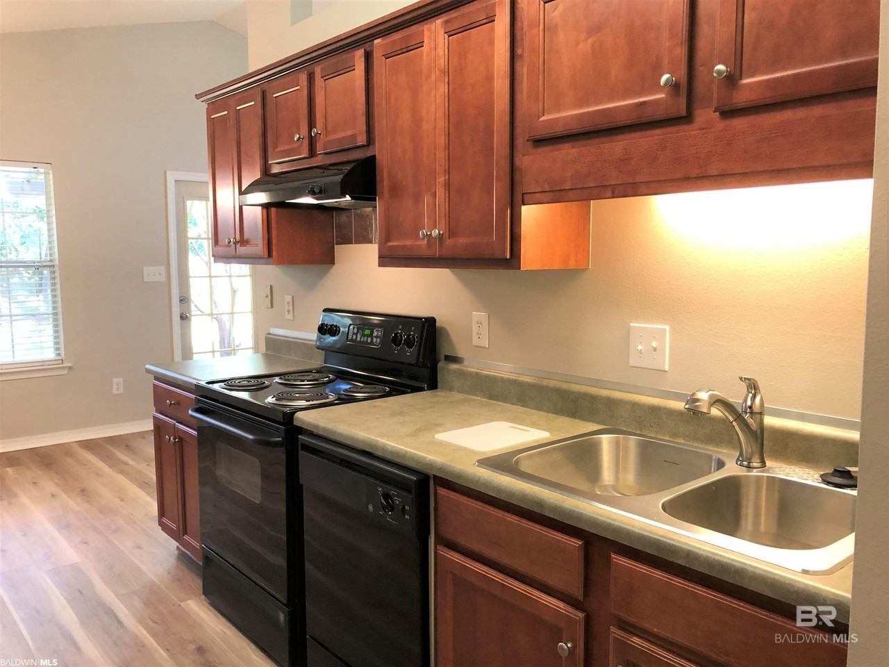 9839 Hollowbrook Ave - Photo 6 of 29