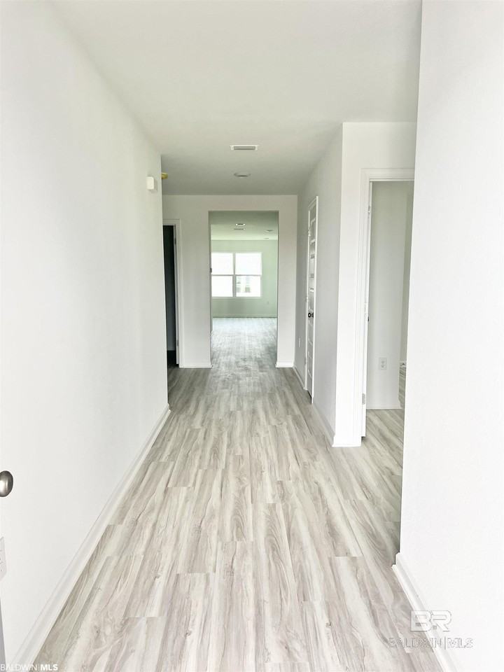 436 Winters Ave - Photo 3 of 21