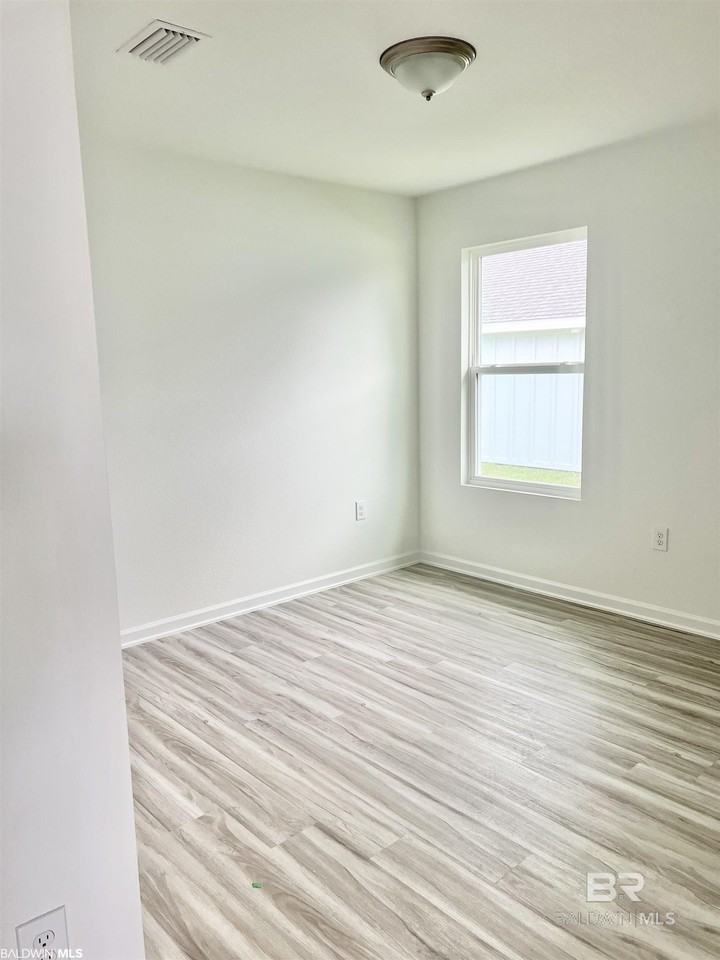 436 Winters Ave - Photo 6 of 21