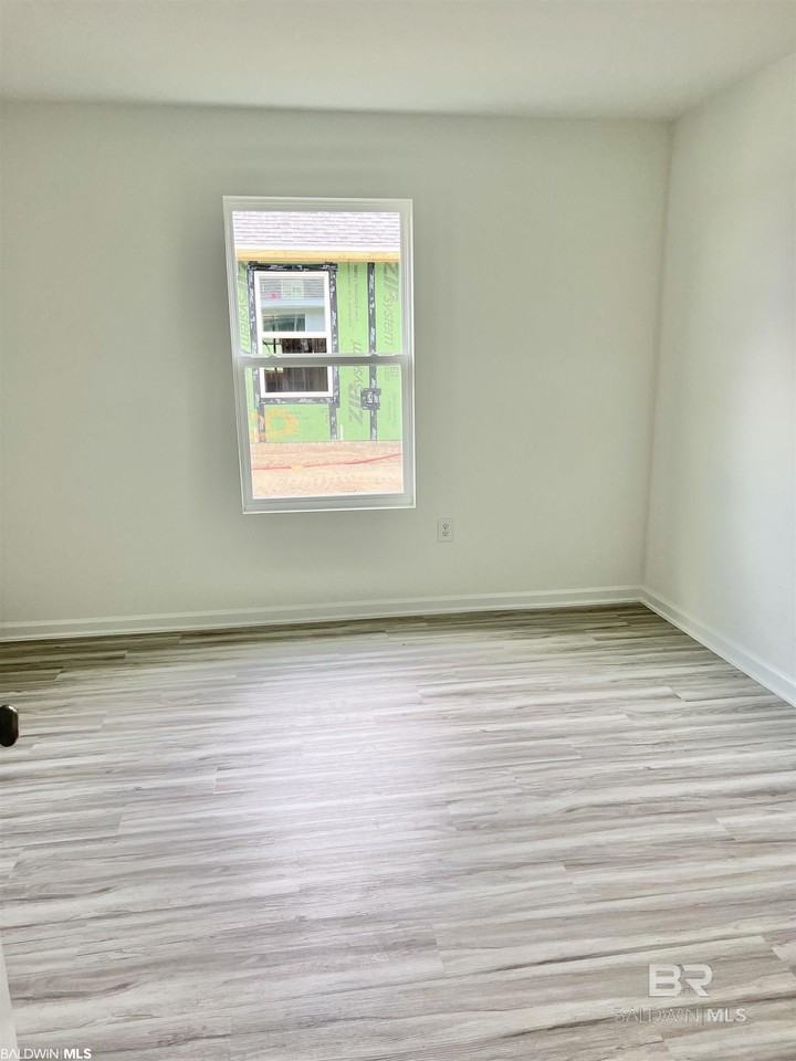 436 Winters Ave - Photo 7 of 21