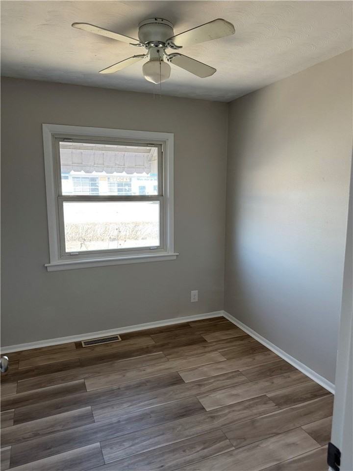 2387 Corning Rd - Photo 5 of 9