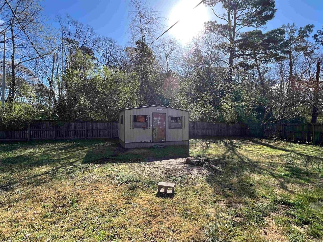 101 Hiawatha Dr - Photo 2 of 8