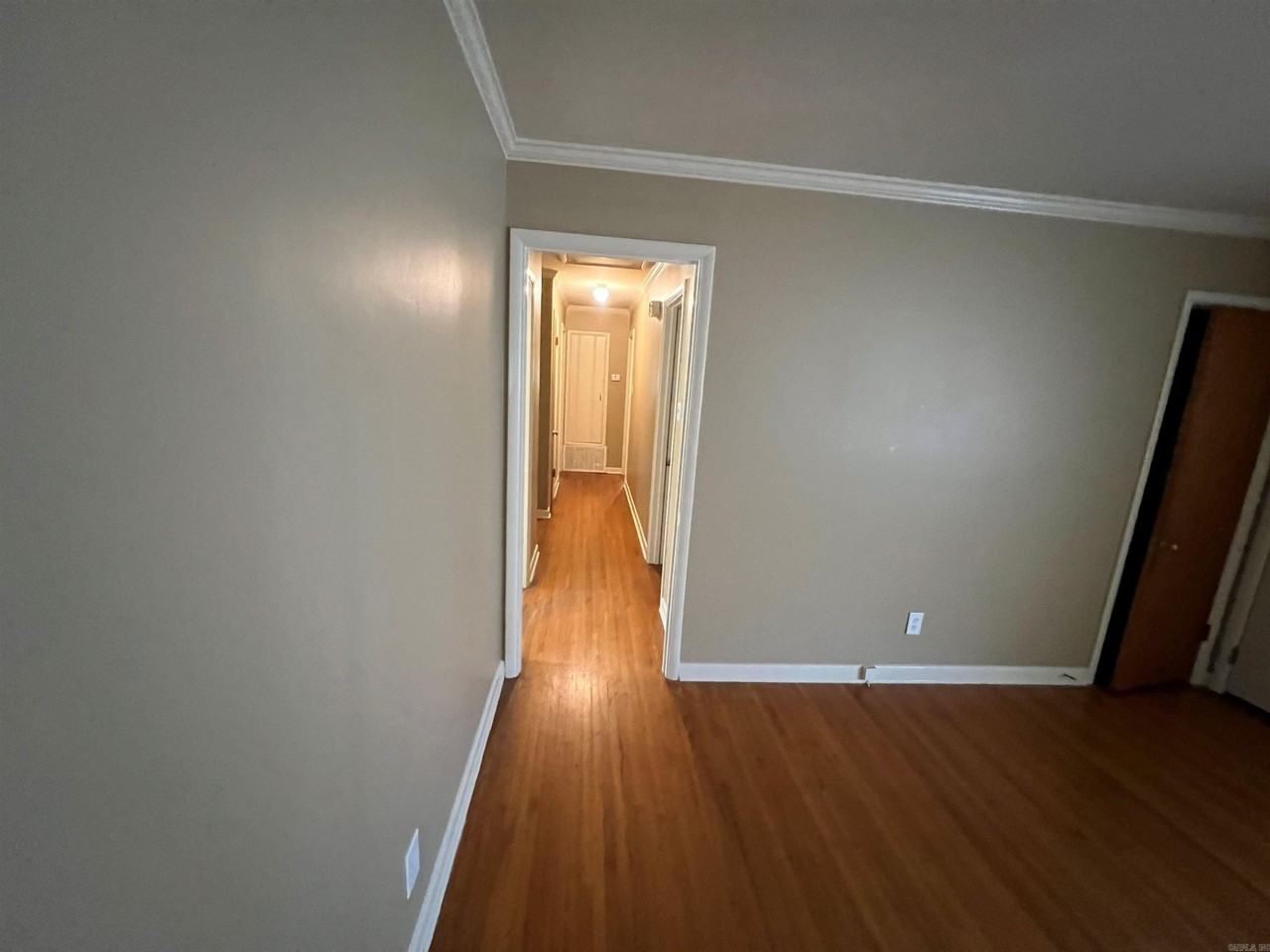 101 Hiawatha Dr - Photo 4 of 8